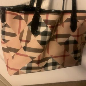 Burberry medium shopper